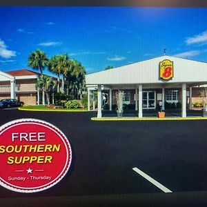 Super 8 By Wyndham Lake City